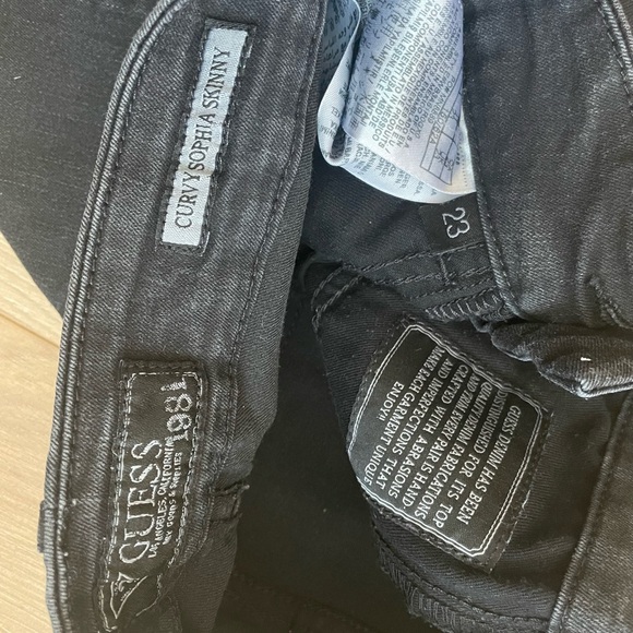 Guess size 23 - Picture 2 of 2